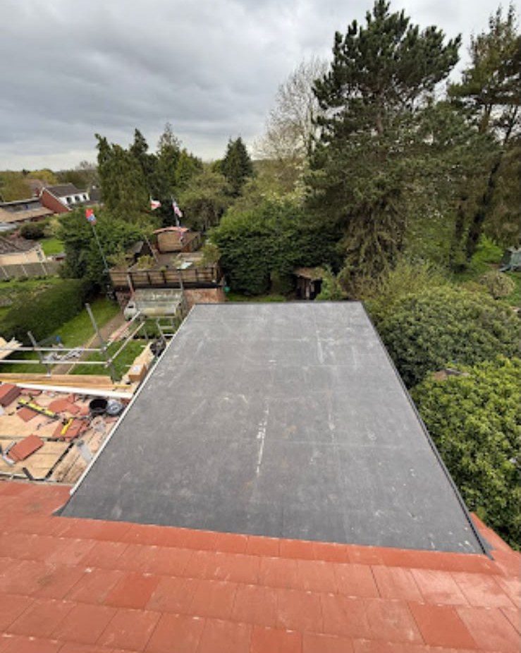 New rubber flat roof between tiled roofs